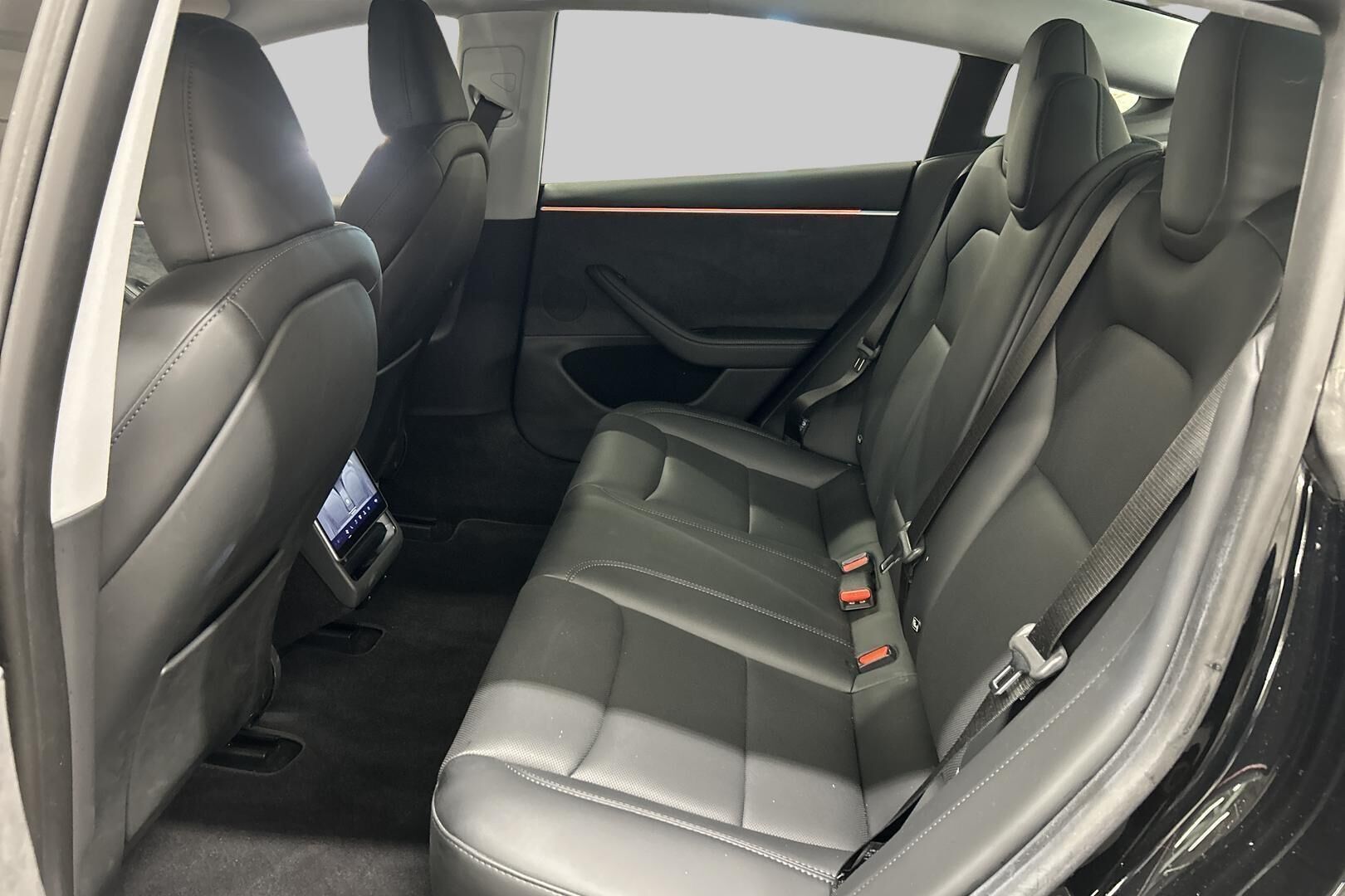 TESLA MODEL 3 iso kuva 9