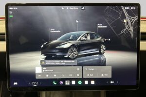 TESLA MODEL 3 esikatselu 12