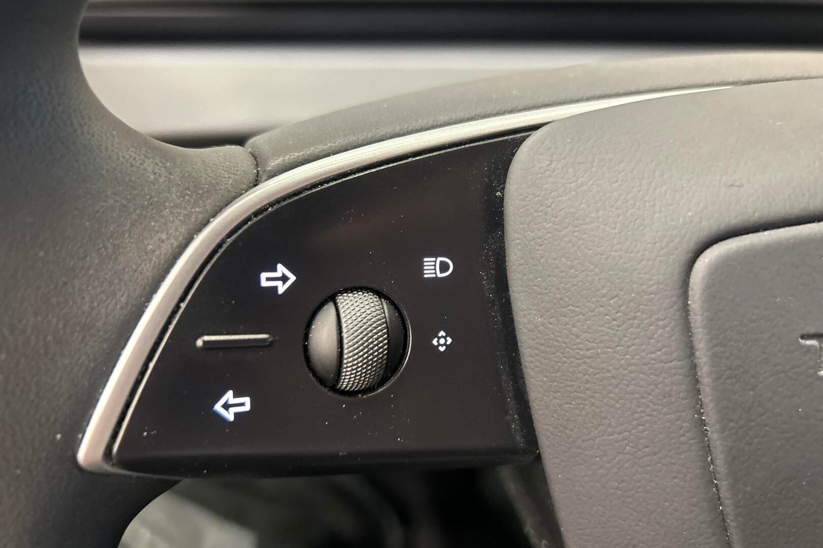TESLA MODEL 3 iso kuva 15