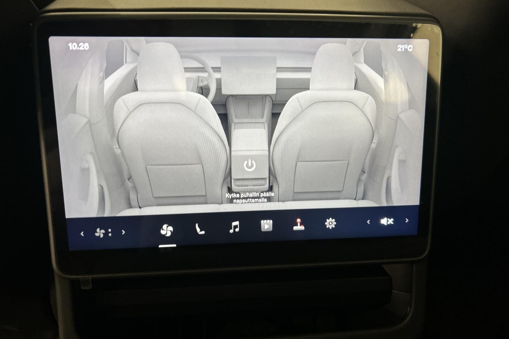 TESLA MODEL 3 iso kuva 18