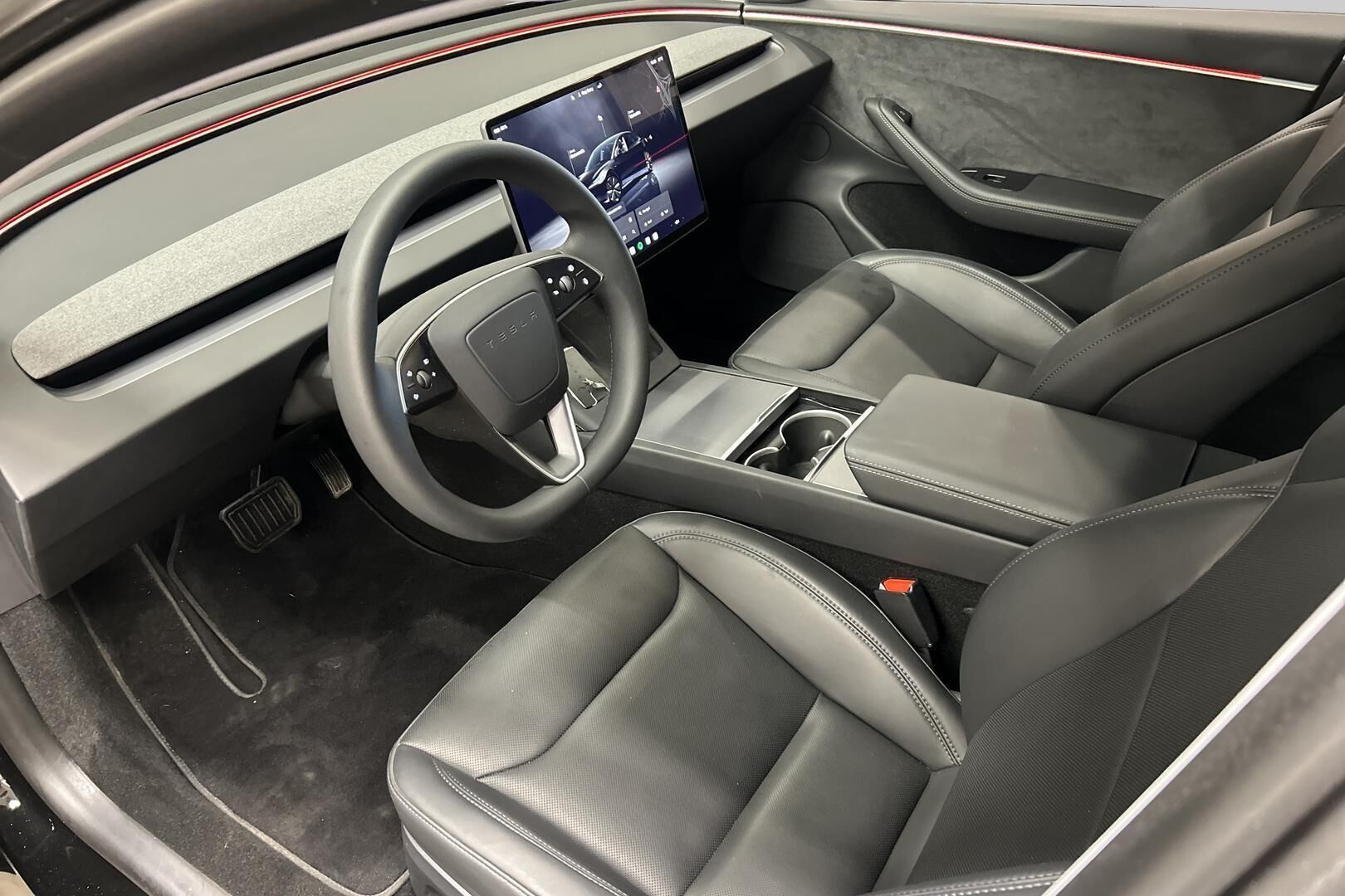 TESLA MODEL 3 iso kuva 8
