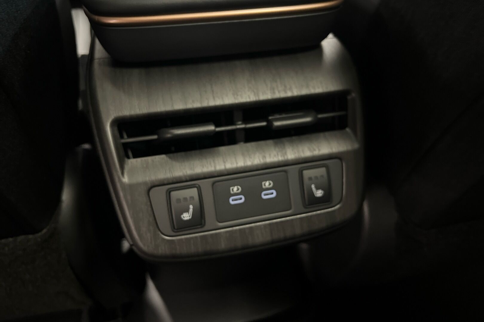 Nissan Ariya iso kuva 10