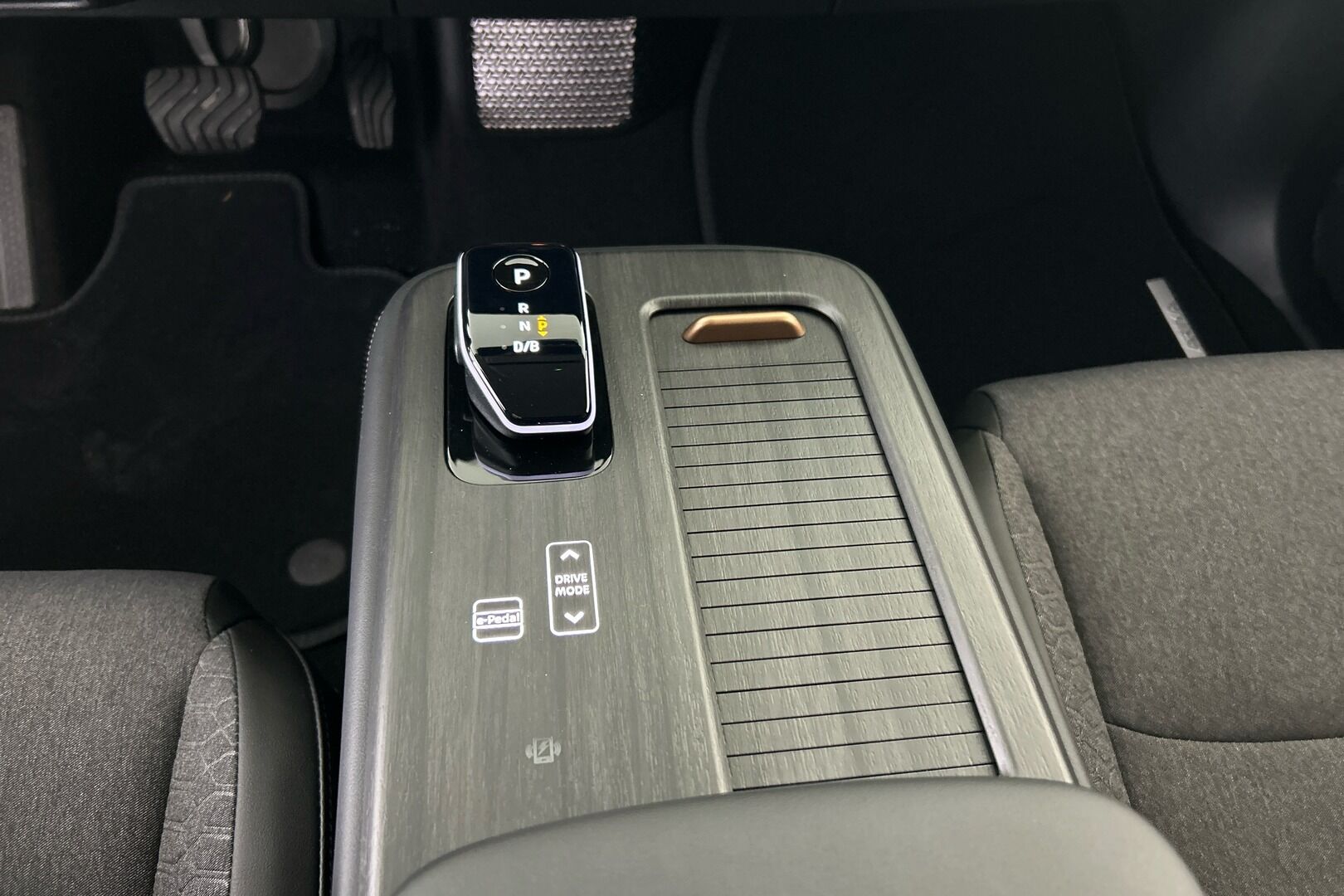 NISSAN ARIYA iso kuva 16