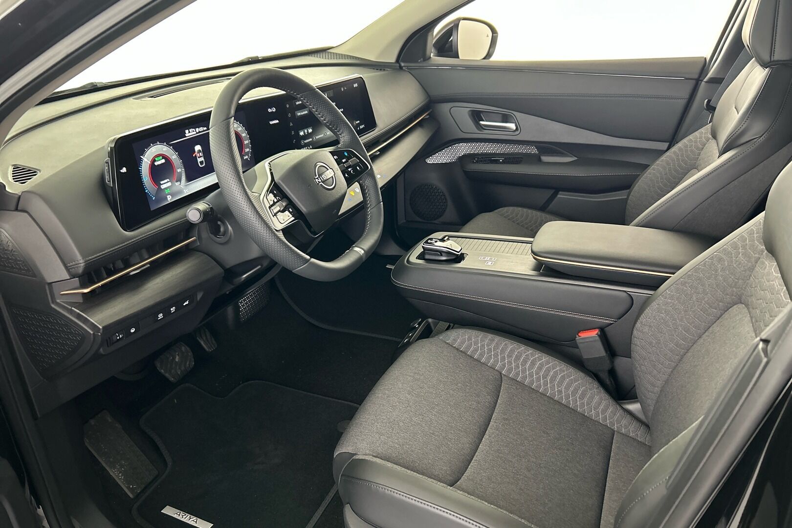 NISSAN ARIYA iso kuva 5