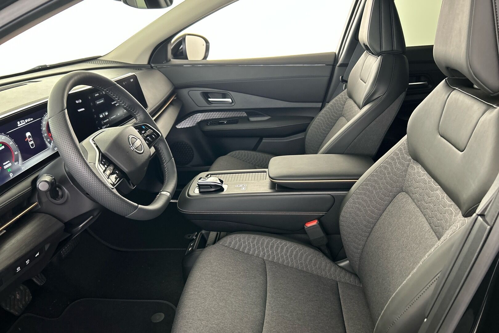 NISSAN ARIYA iso kuva 9