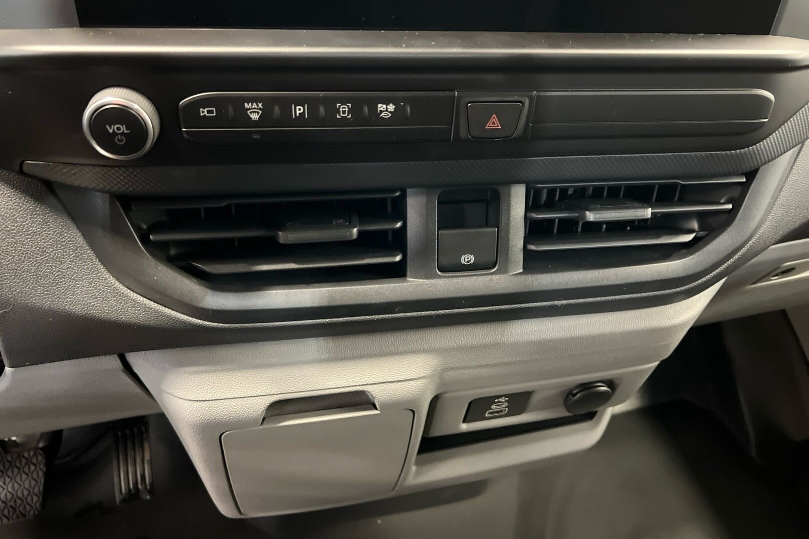 Ford Transit Custom iso kuva 14