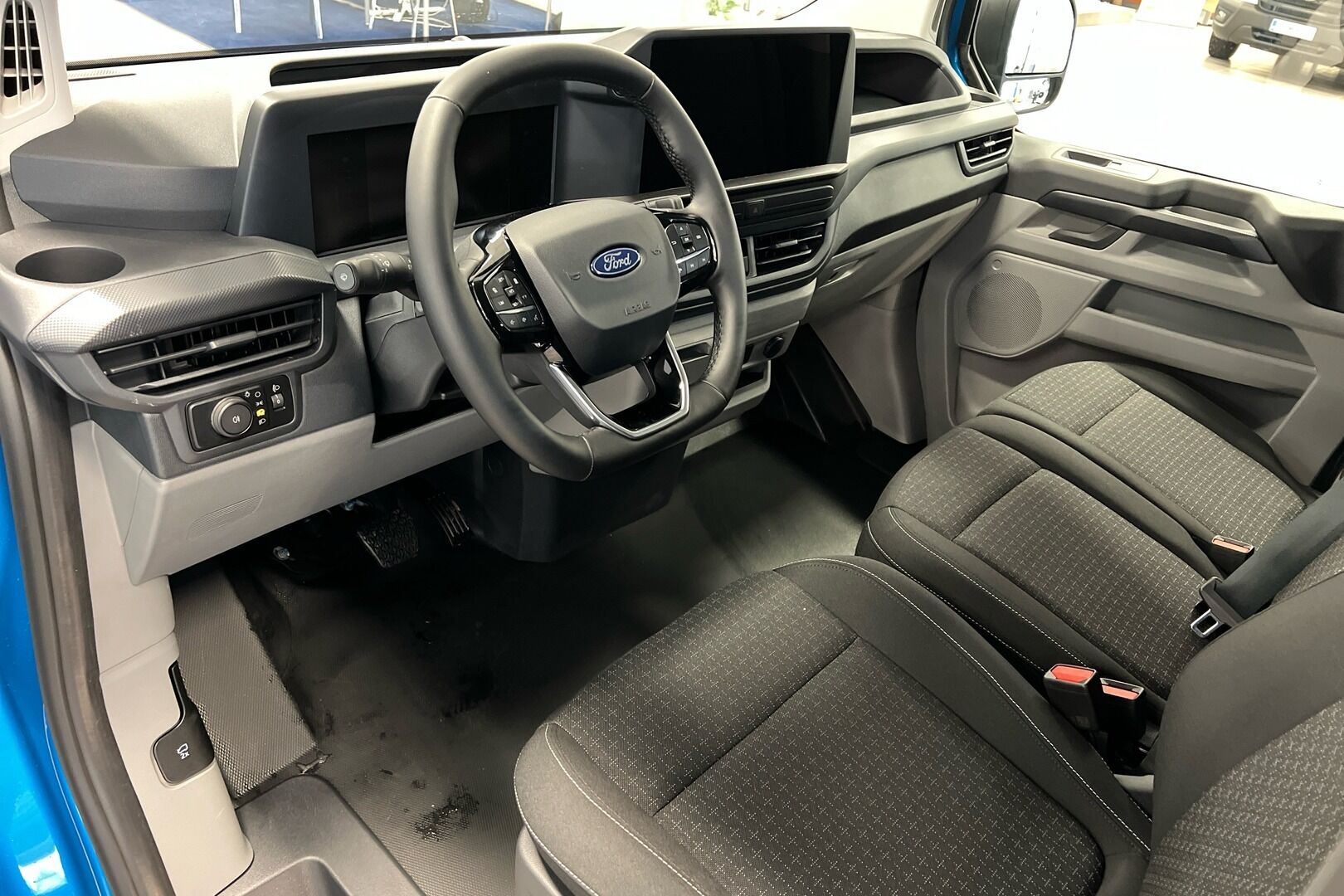 Ford Transit Custom iso kuva 19