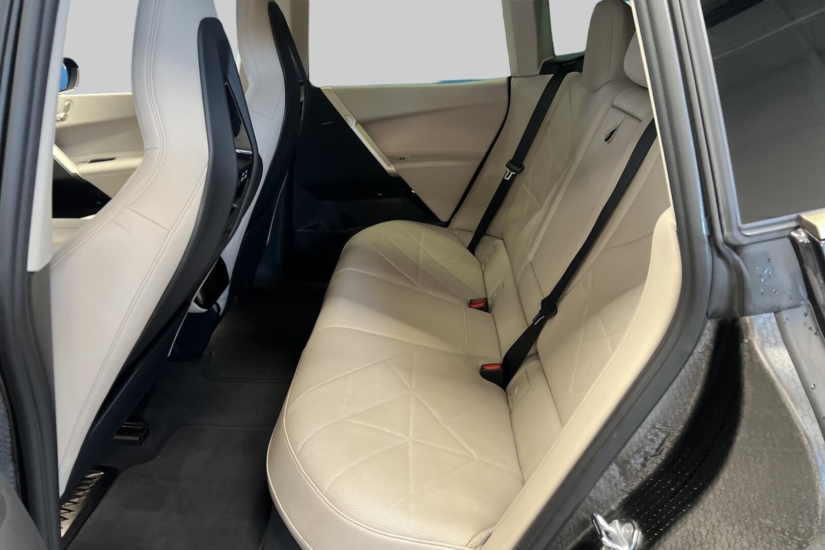 BMW iX iso kuva 9