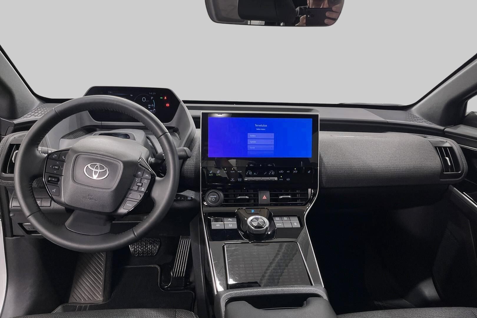 Toyota bZ4X iso kuva 10