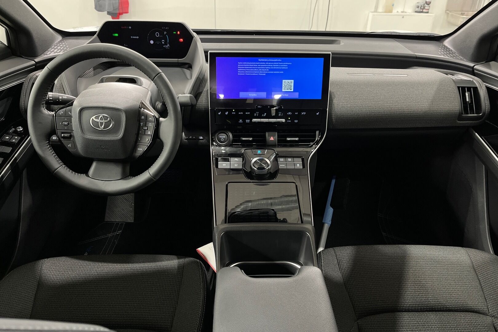 Toyota bZ4X iso kuva 11