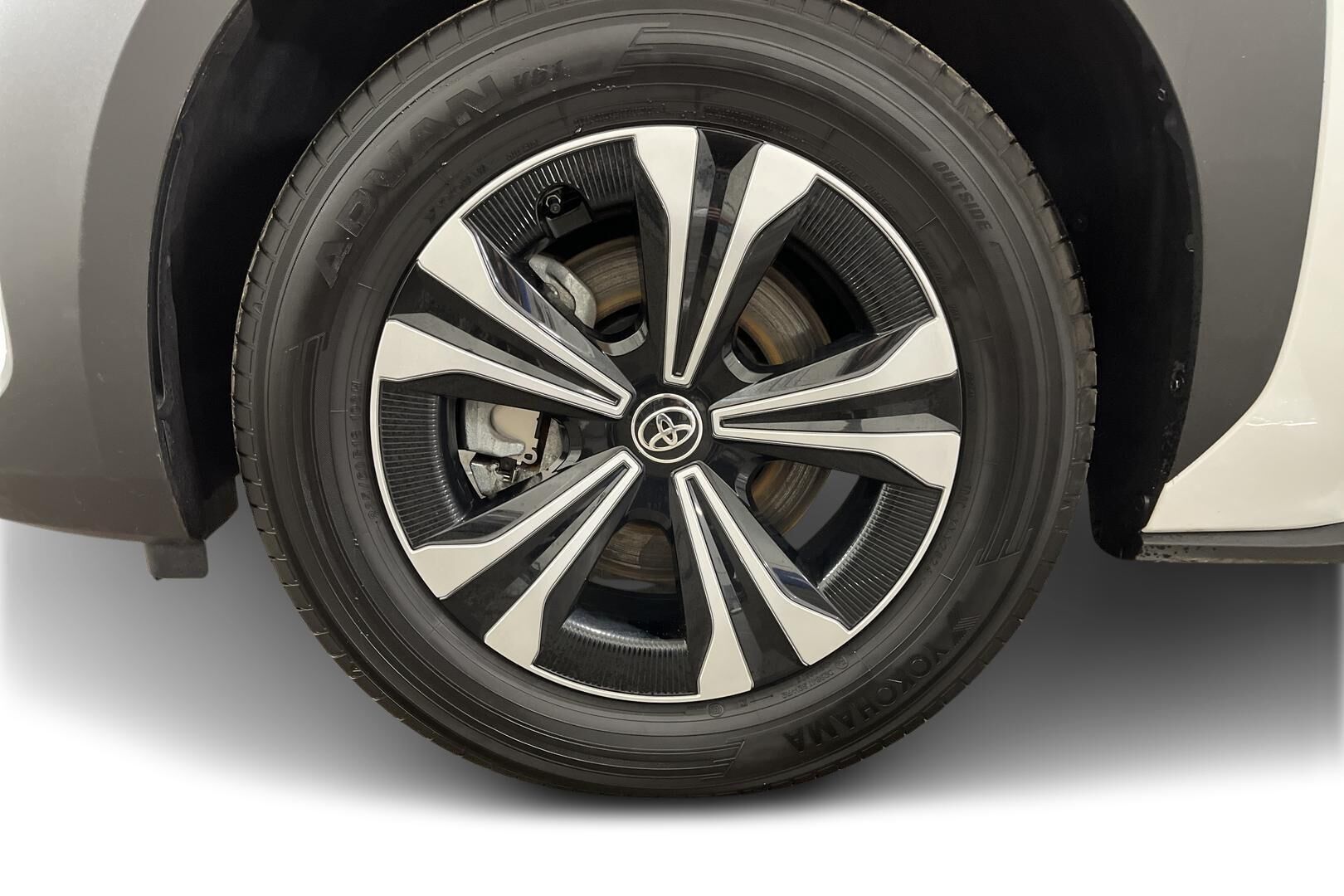 Toyota bZ4X iso kuva 12