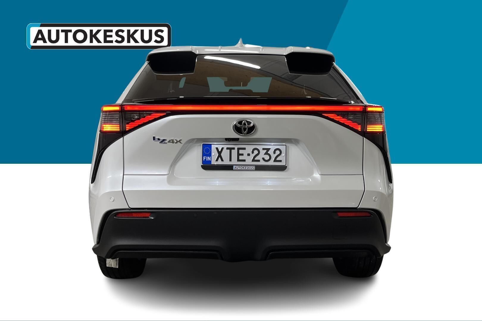 Toyota bZ4X iso kuva 5