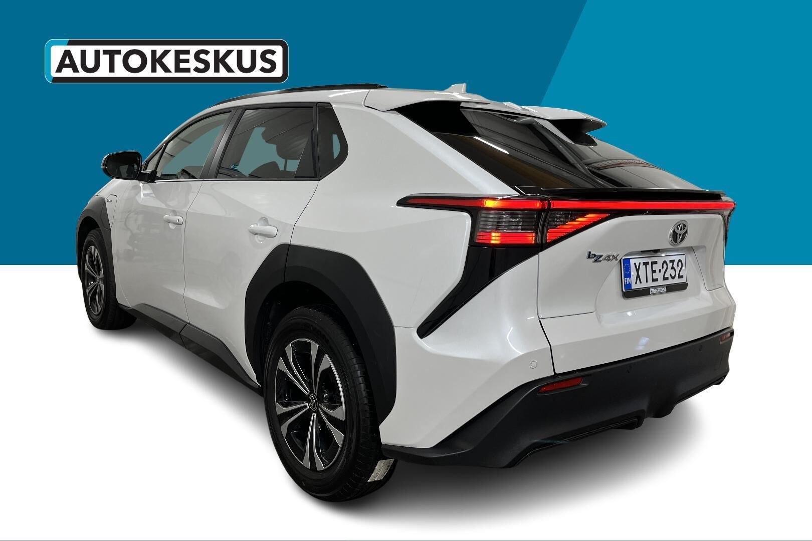 Toyota bZ4X iso kuva 6