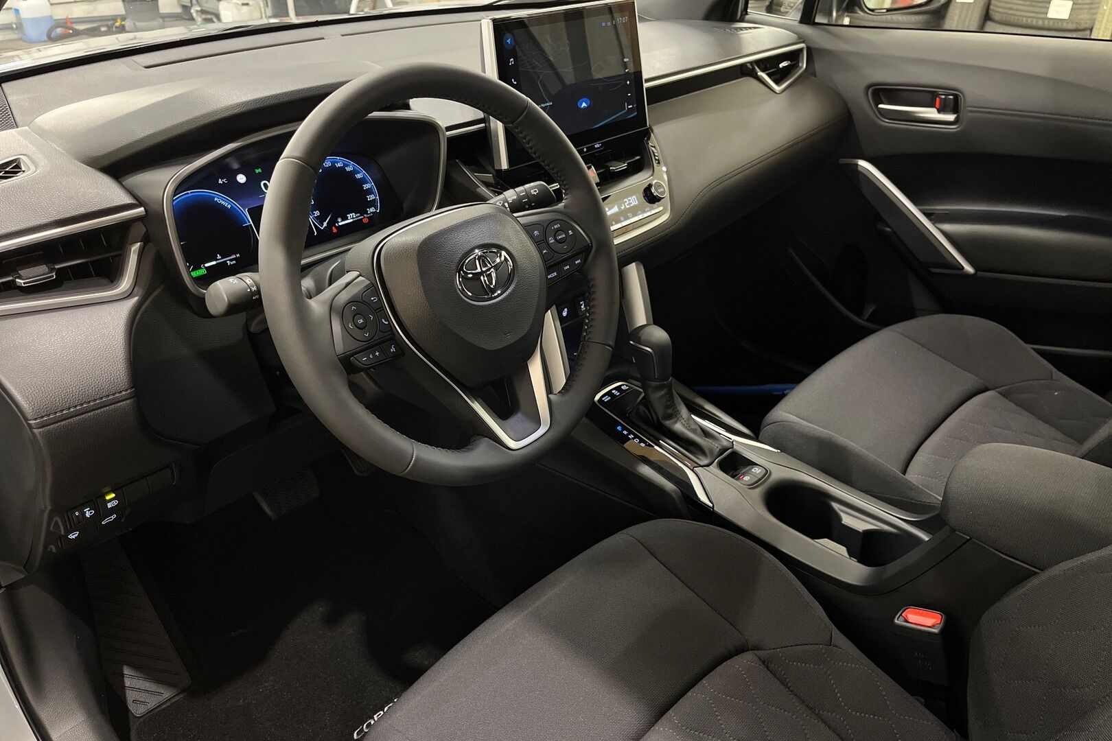 Toyota Corolla Cross iso kuva 6