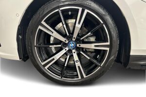 BMW 5-SARJA esikatselu 12