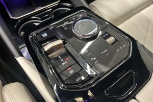 BMW 5-SARJA esikatselu 20