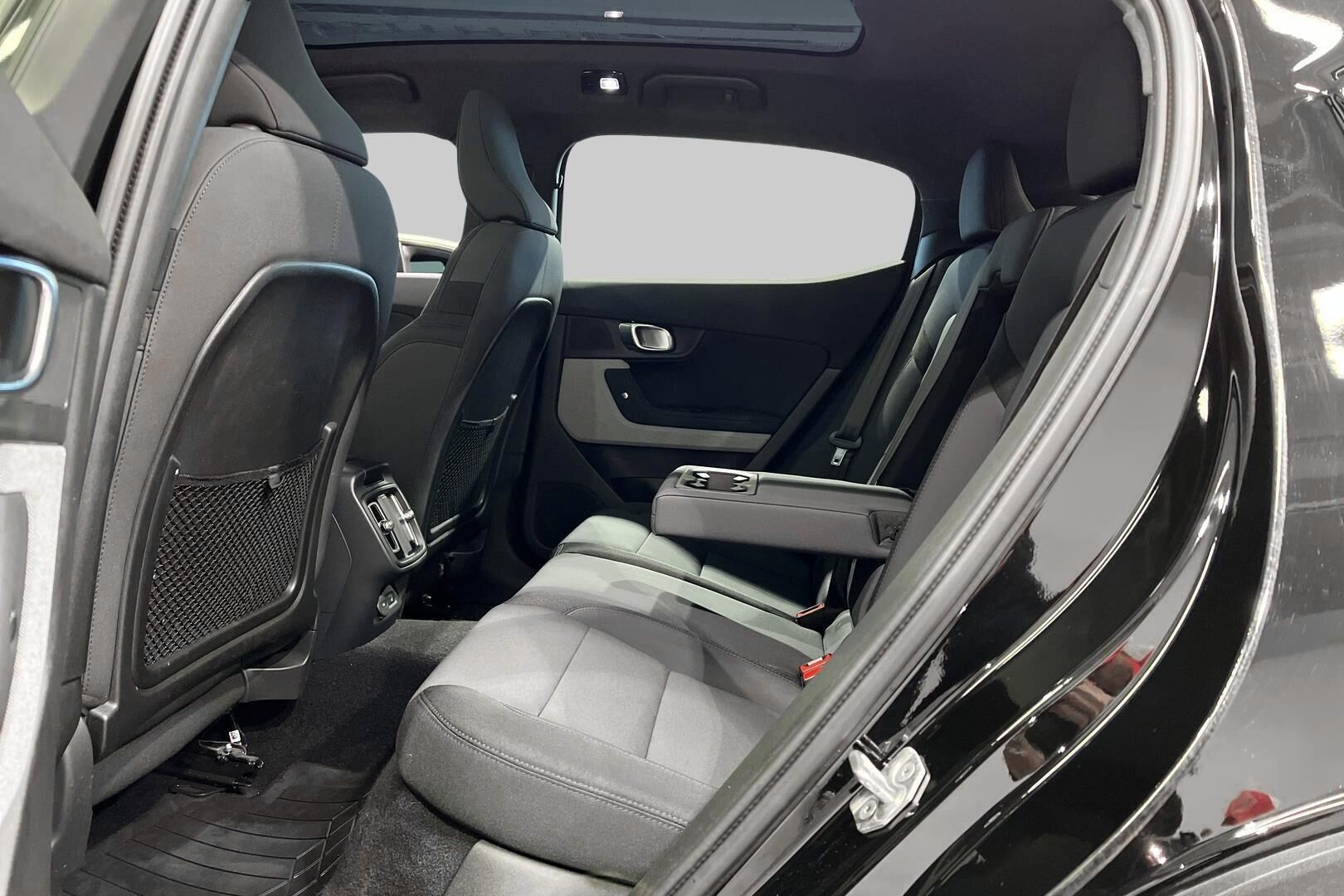 Polestar 2 iso kuva 10