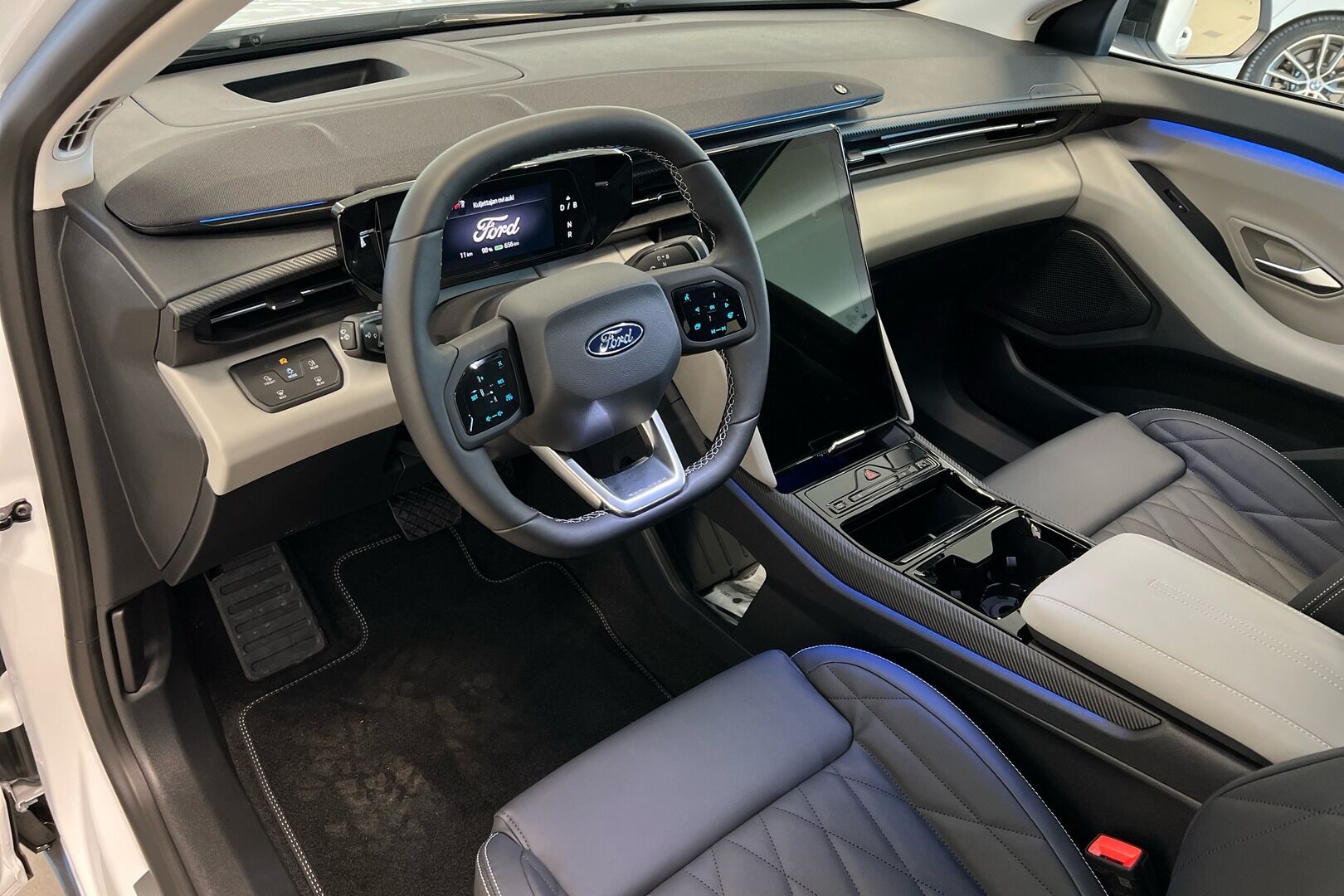 Ford Explorer iso kuva 17