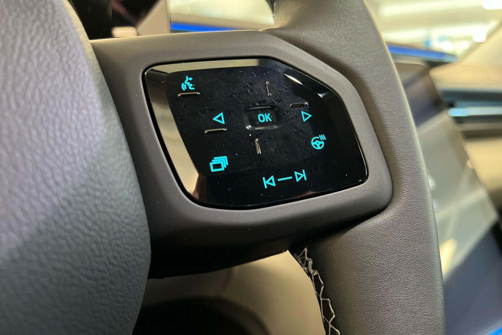 Ford Explorer iso kuva 18