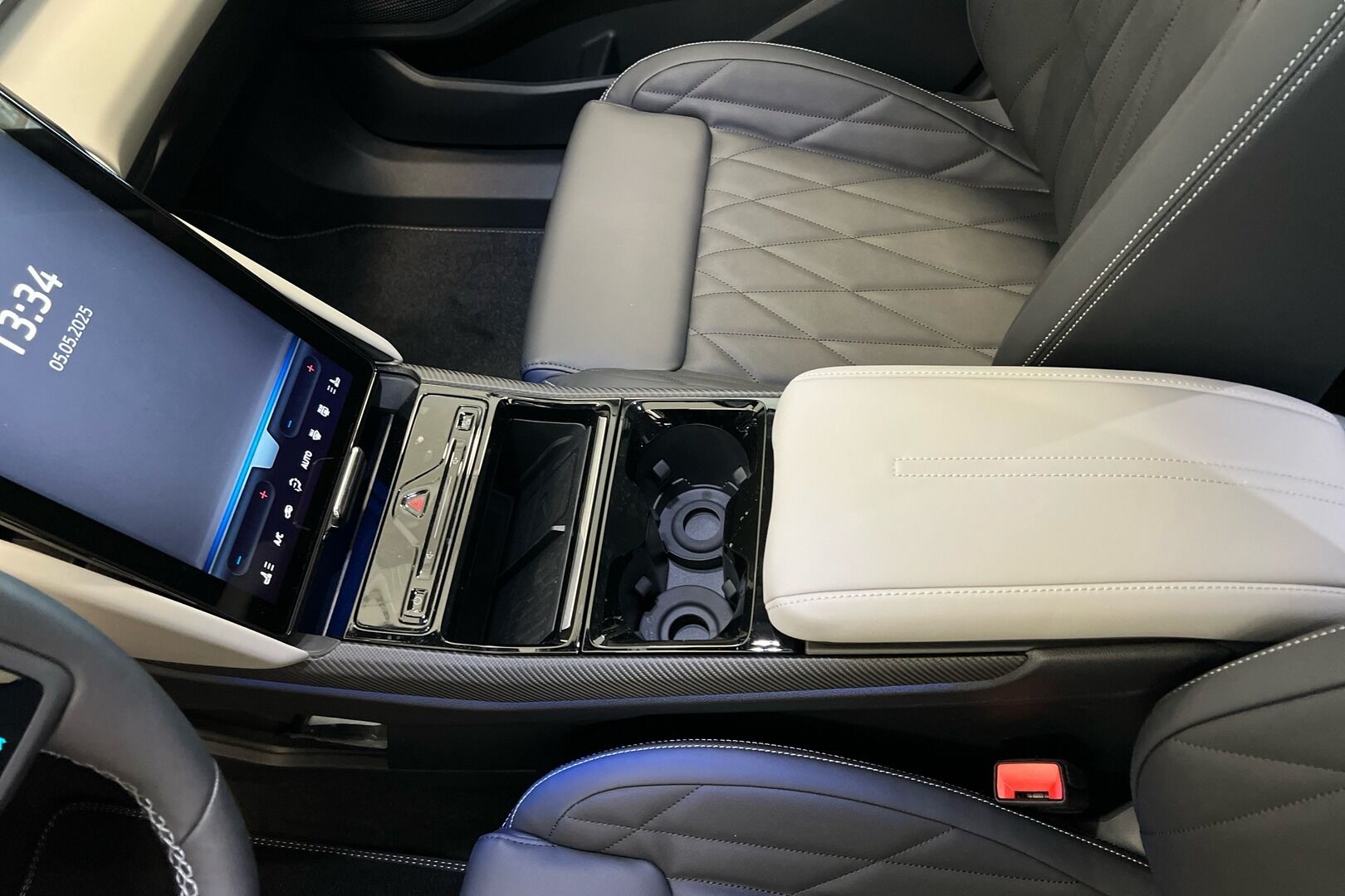 Ford Explorer iso kuva 3