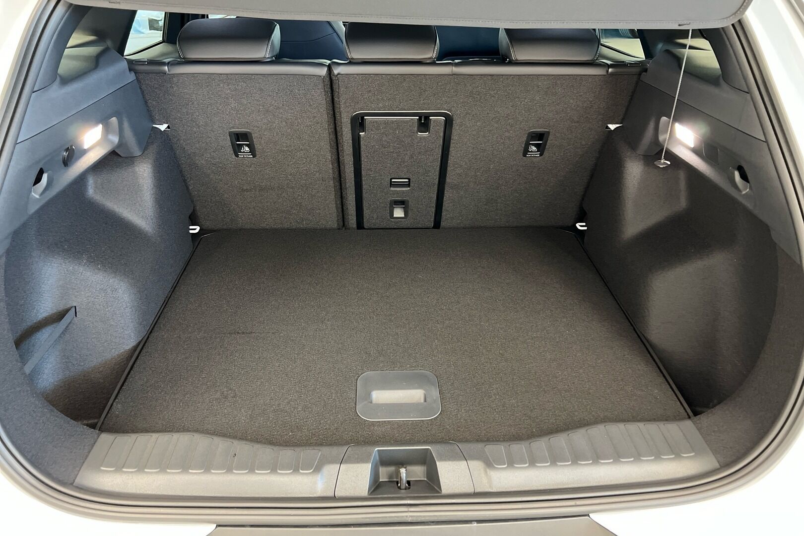 Ford Explorer iso kuva 6
