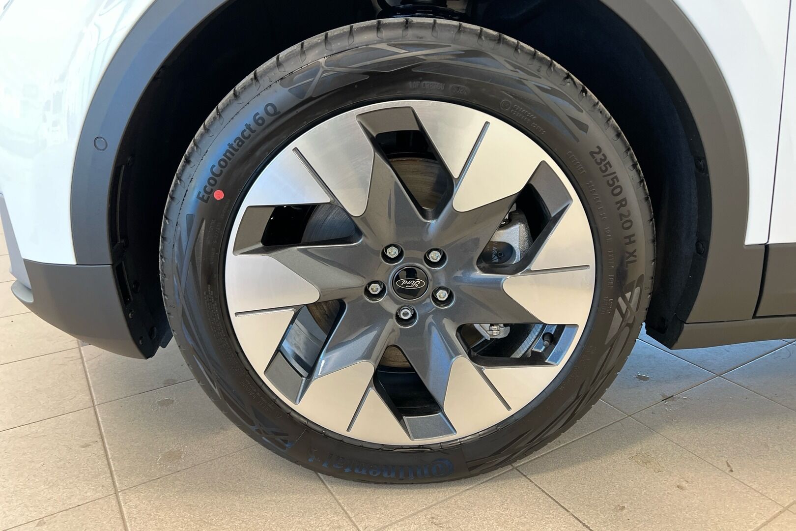 Ford Explorer iso kuva 12