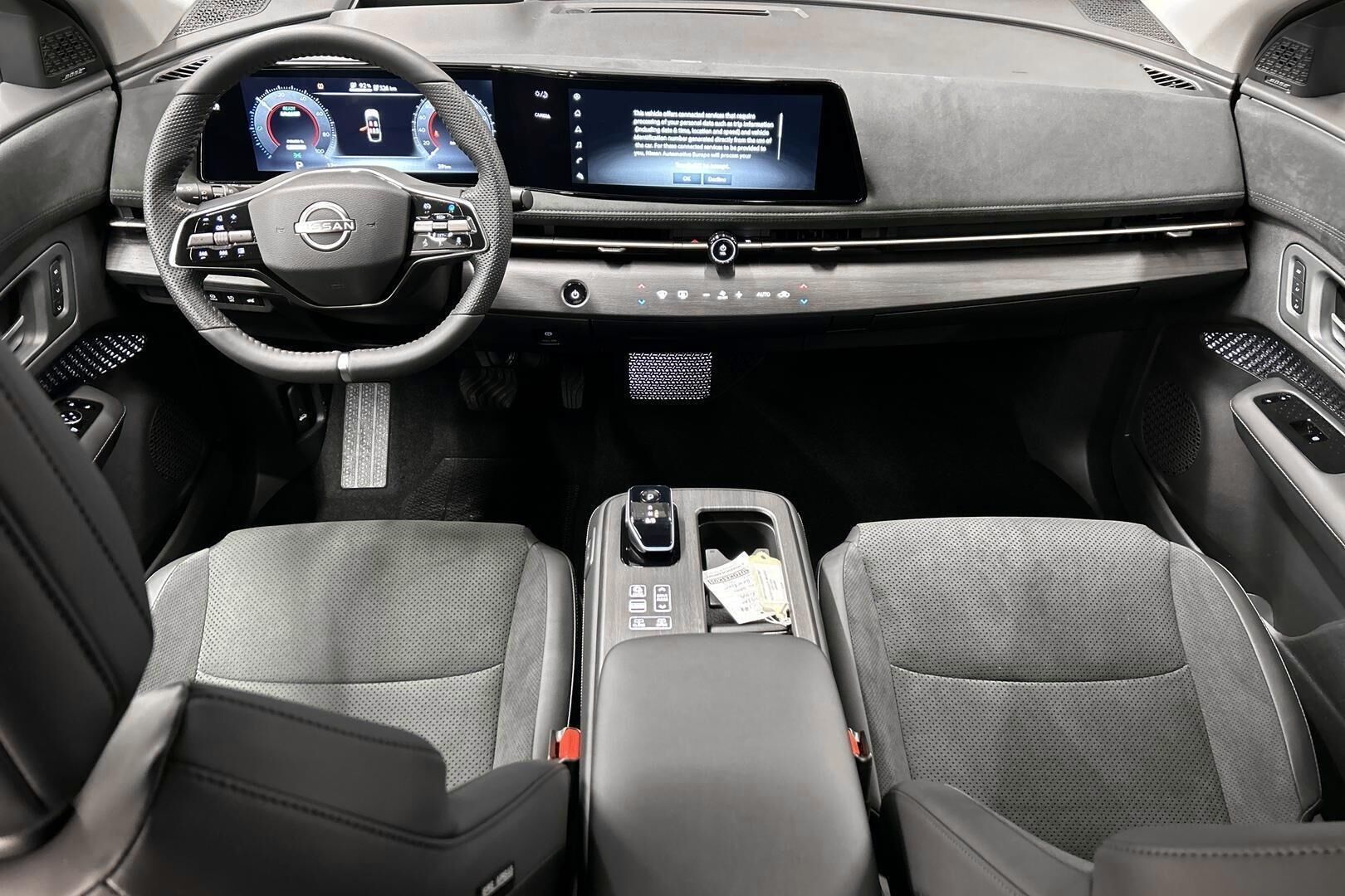 Nissan Ariya iso kuva 10