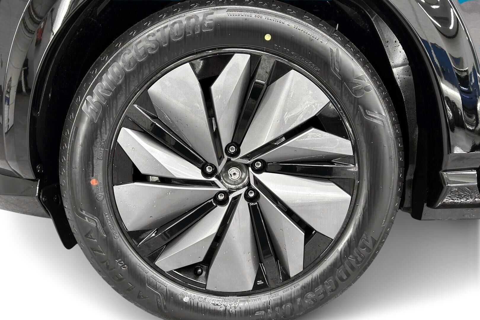 Nissan Ariya iso kuva 12