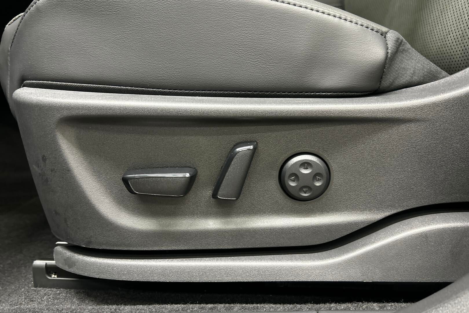 Nissan Ariya iso kuva 21