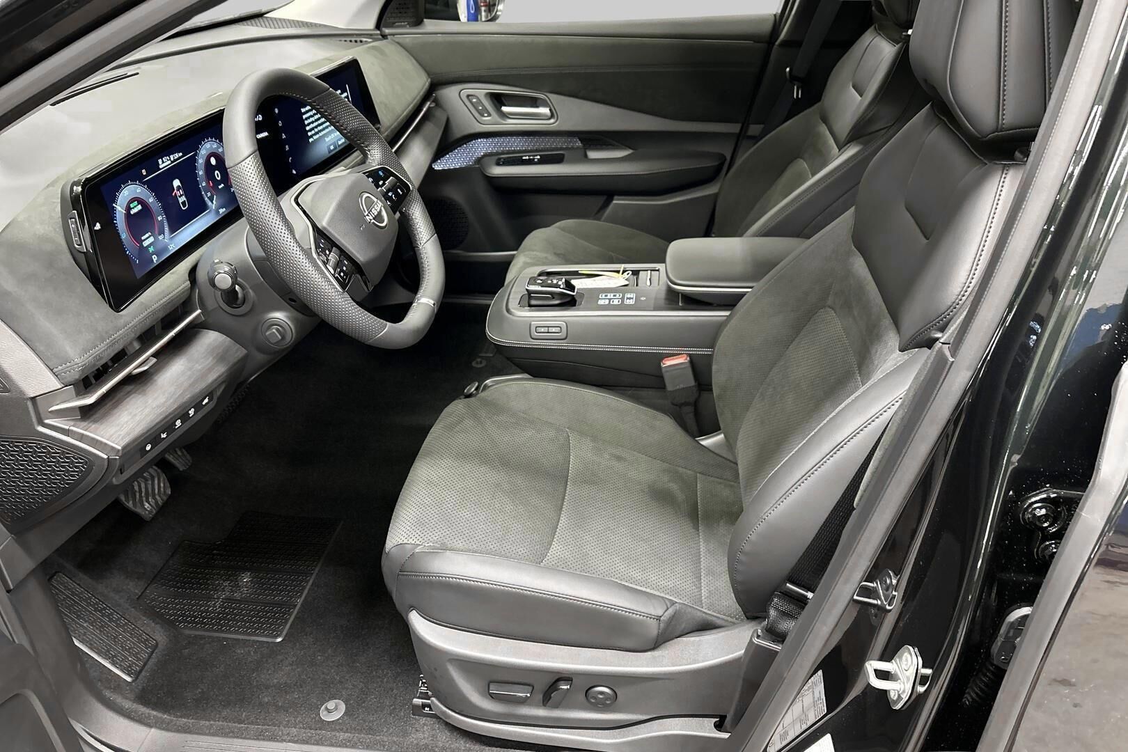 Nissan Ariya iso kuva 8