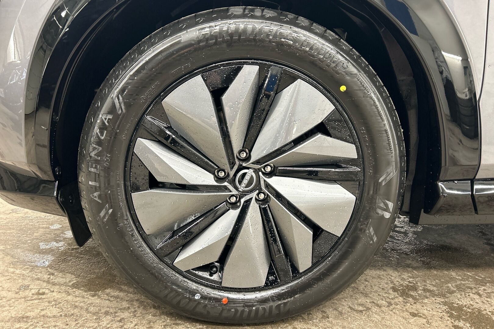 Nissan Ariya iso kuva 10