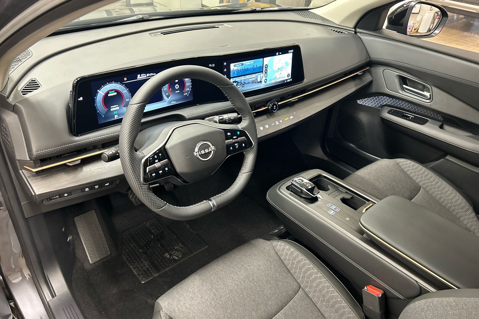 Nissan Ariya iso kuva 23