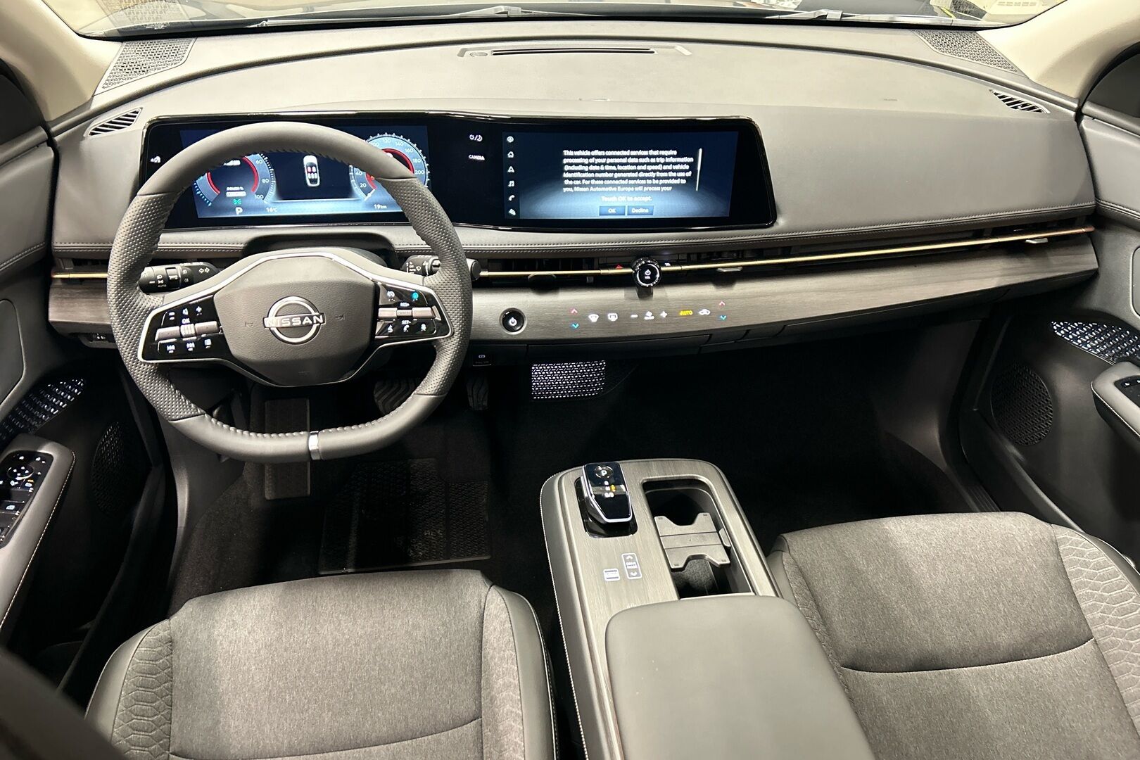 Nissan Ariya iso kuva 6