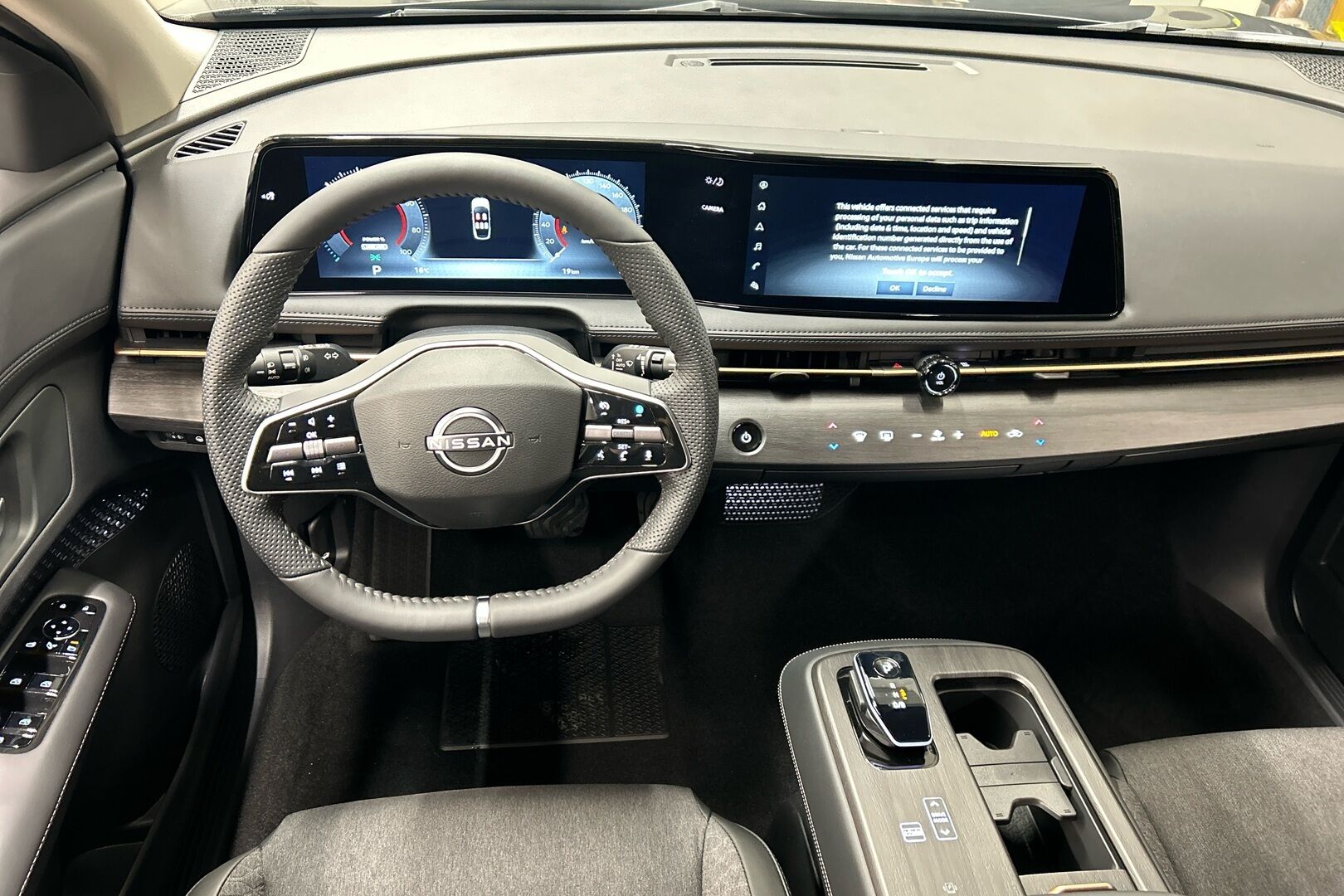 Nissan Ariya iso kuva 7