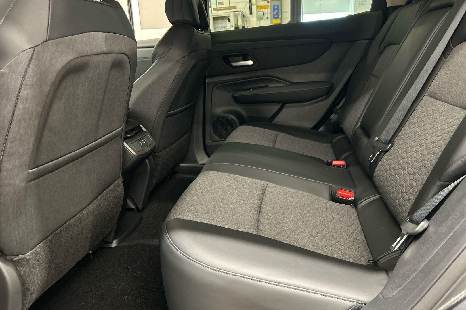 Nissan Ariya iso kuva 8