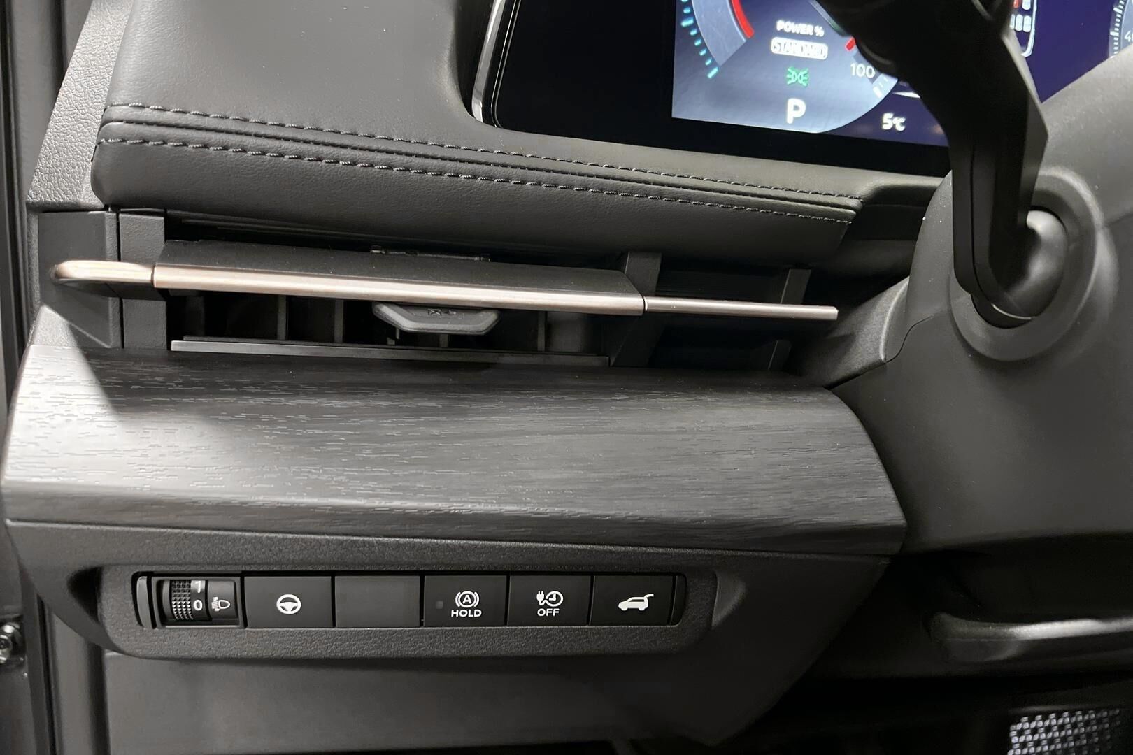 NISSAN Ariya iso kuva 19