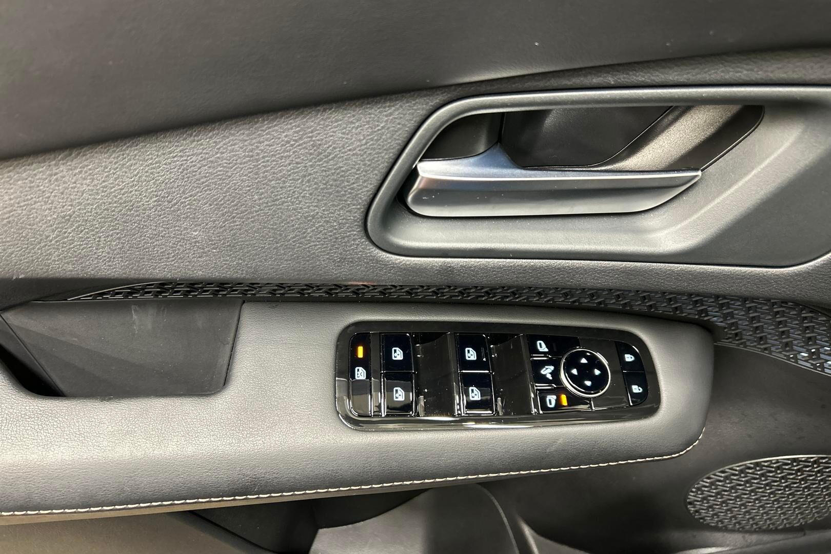 NISSAN ARIYA iso kuva 13