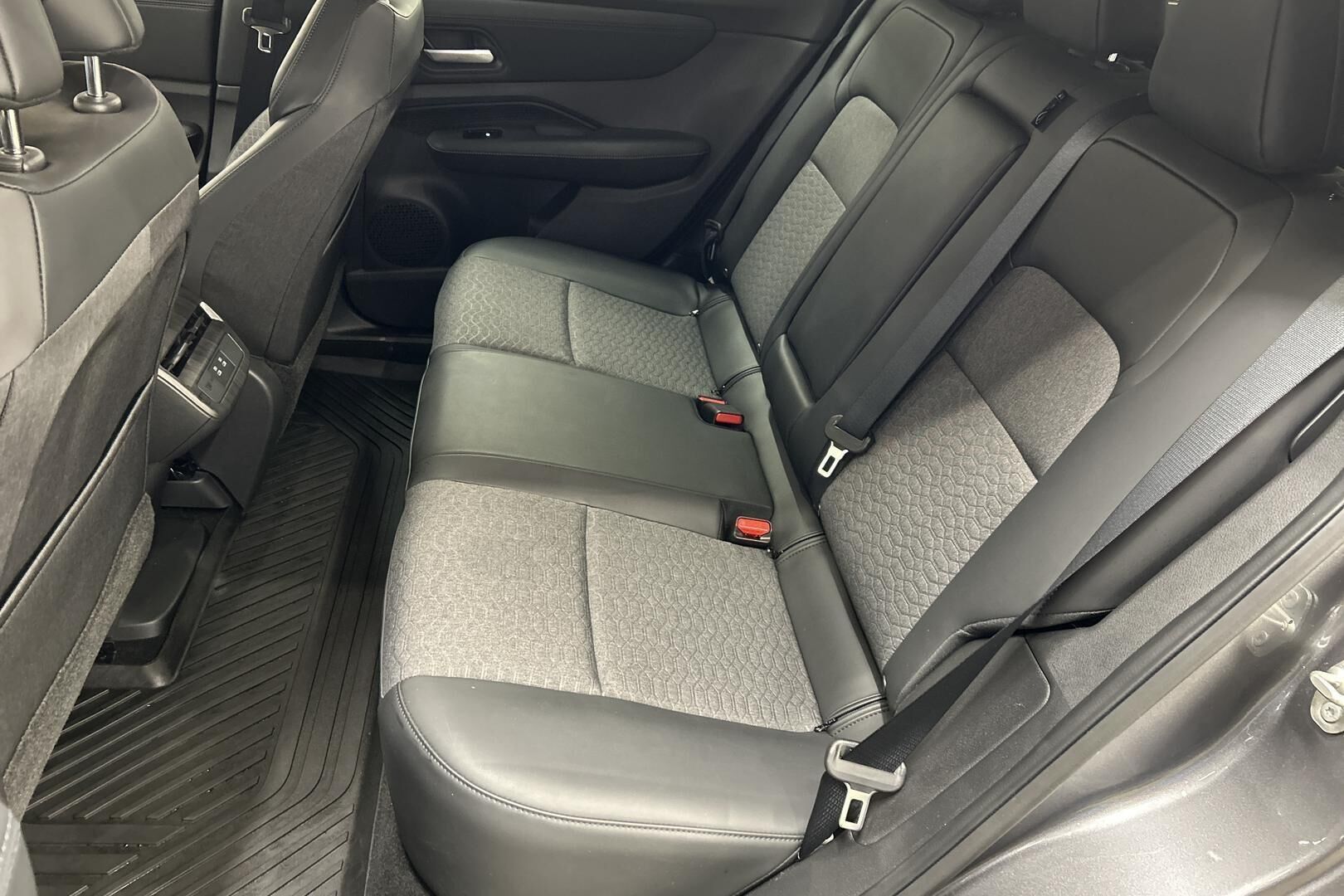 NISSAN ARIYA iso kuva 4