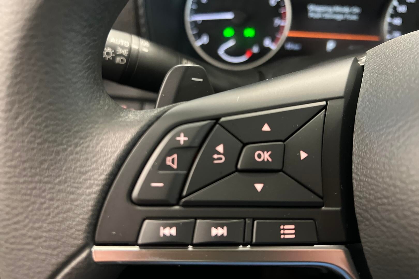 Nissan Juke iso kuva 13