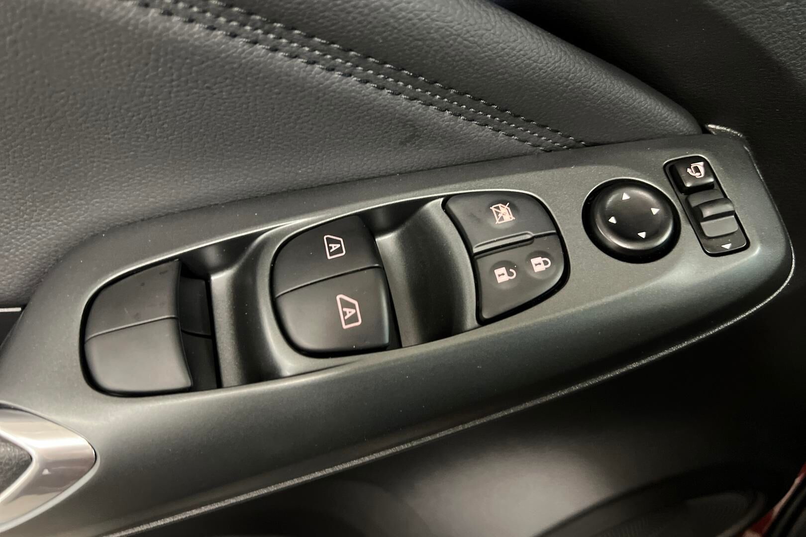 Nissan Juke iso kuva 13