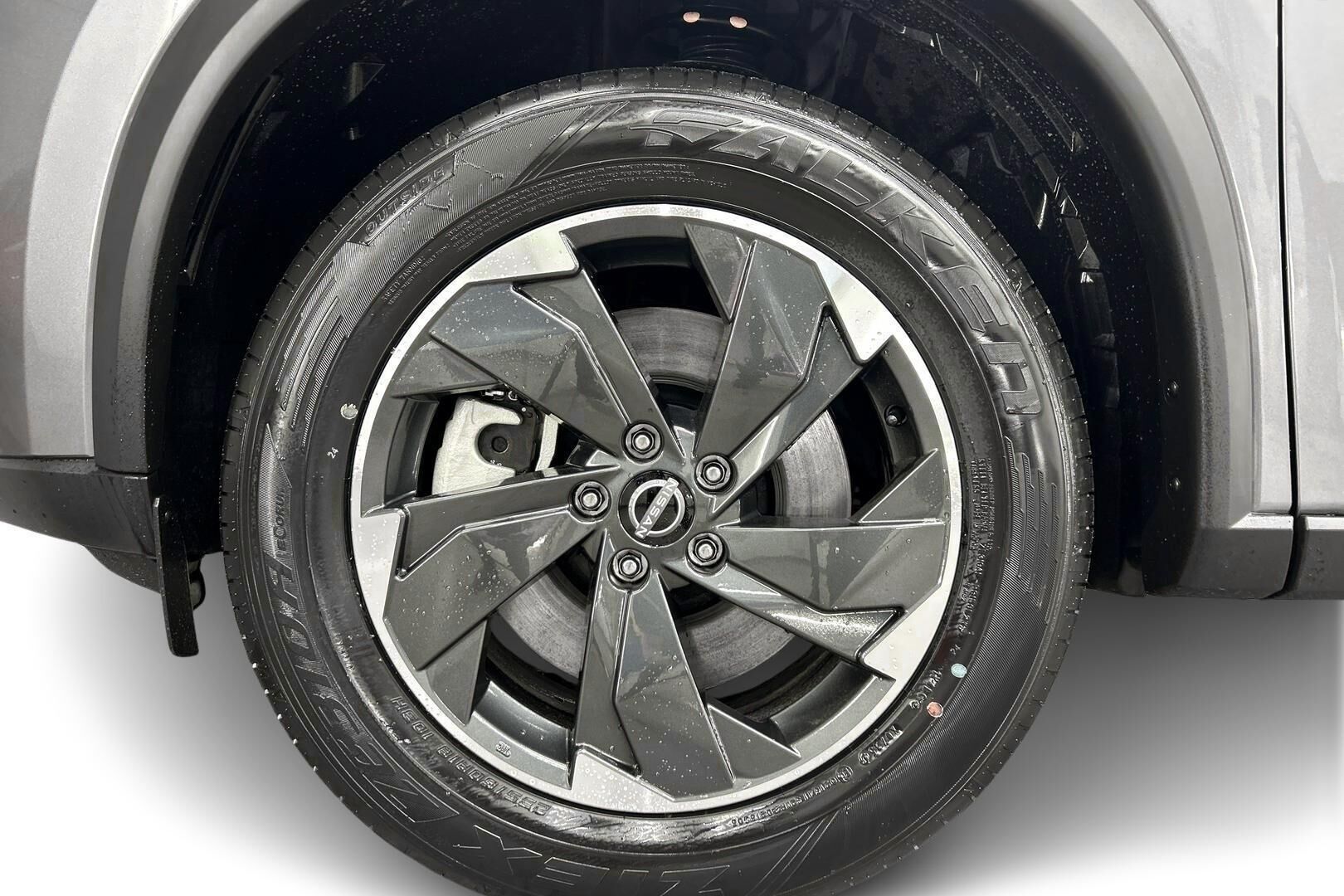 Nissan X-Trail iso kuva 12