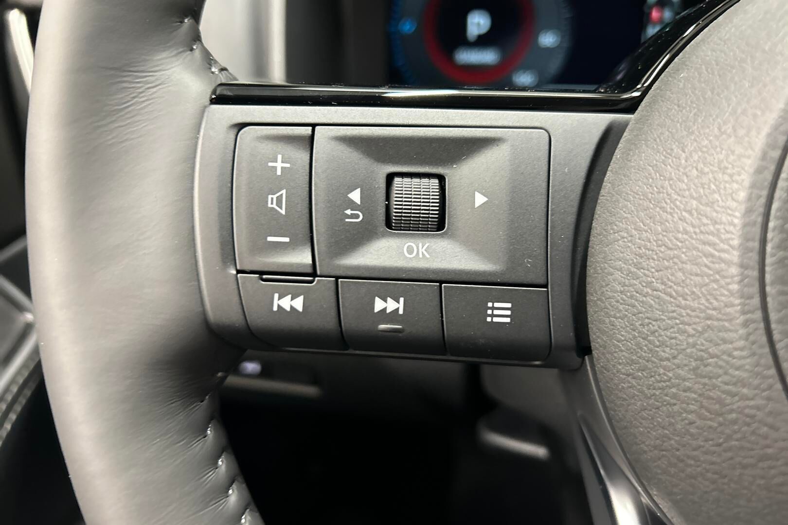 Nissan X-Trail iso kuva 14