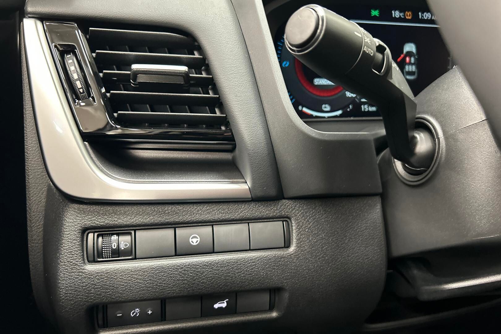 Nissan X-Trail iso kuva 20