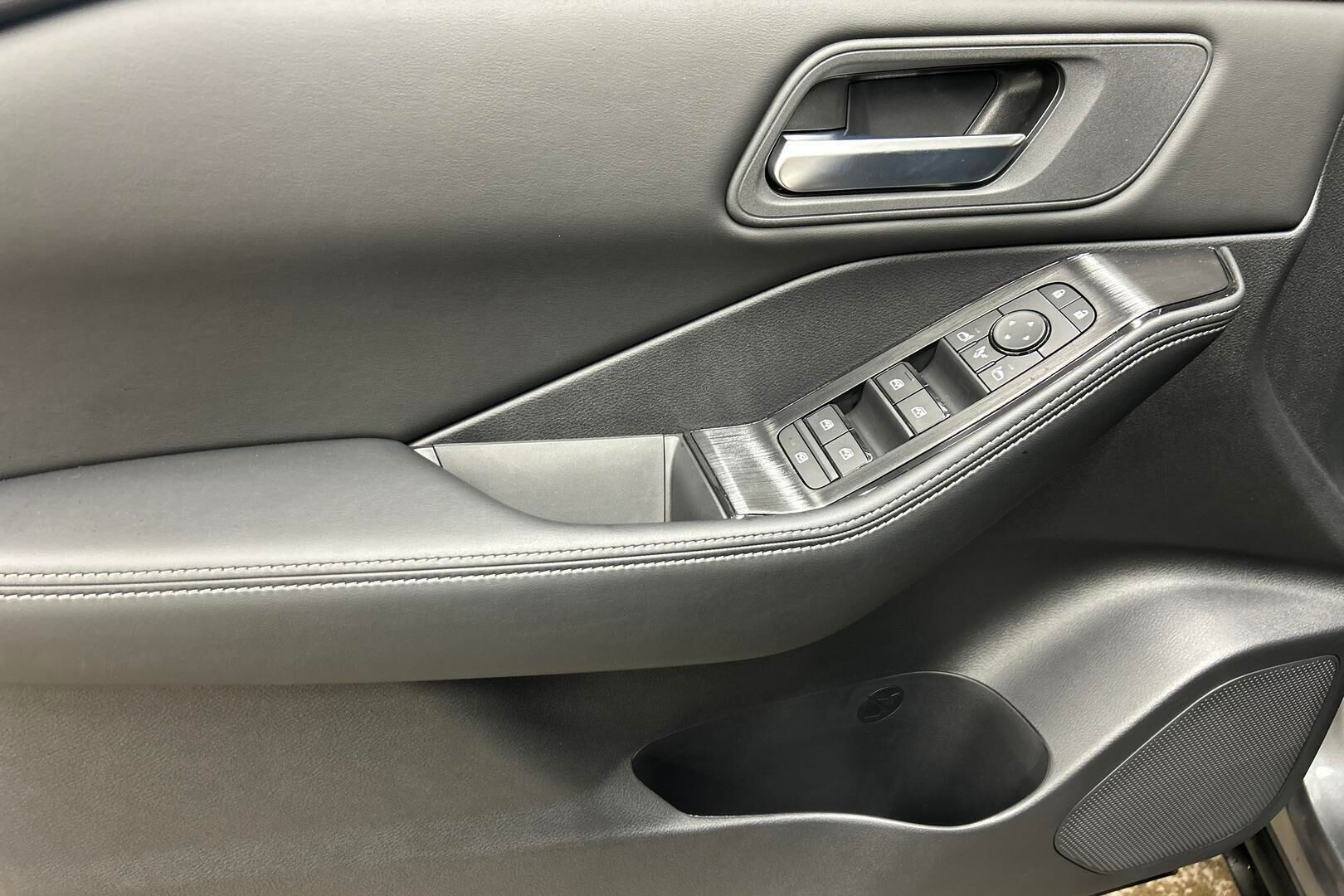 Nissan X-Trail iso kuva 21