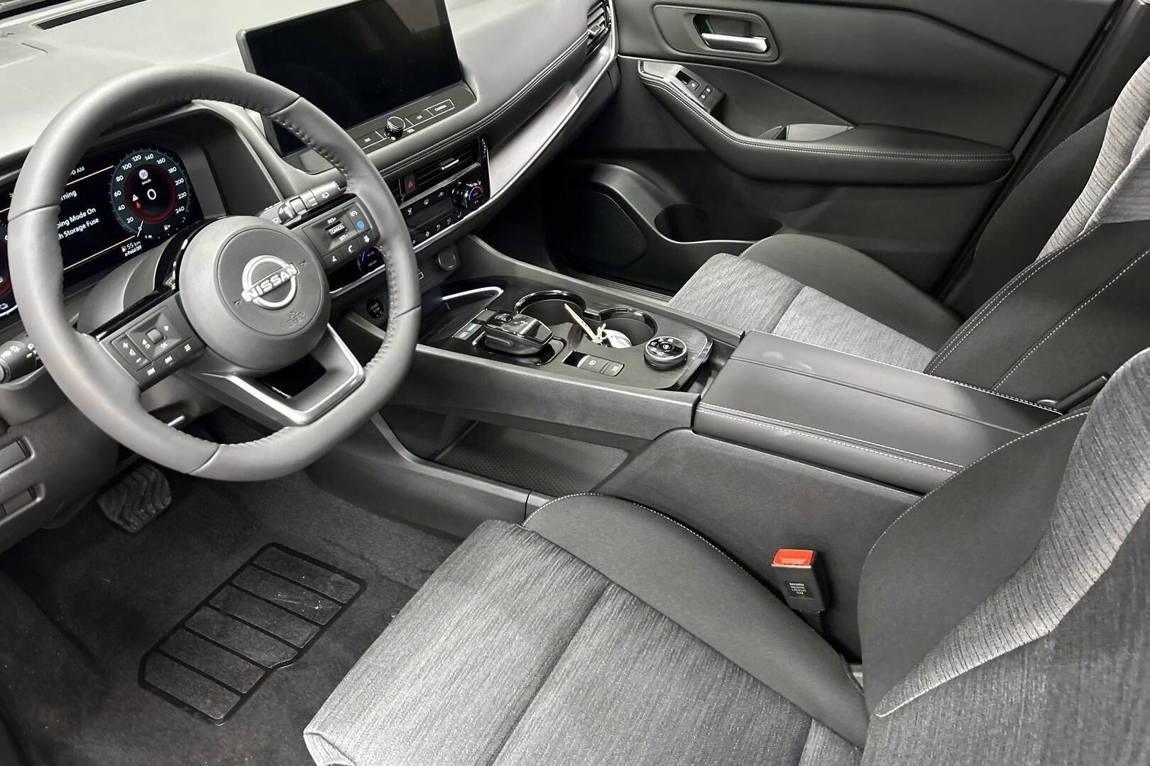 Nissan X-Trail iso kuva 8