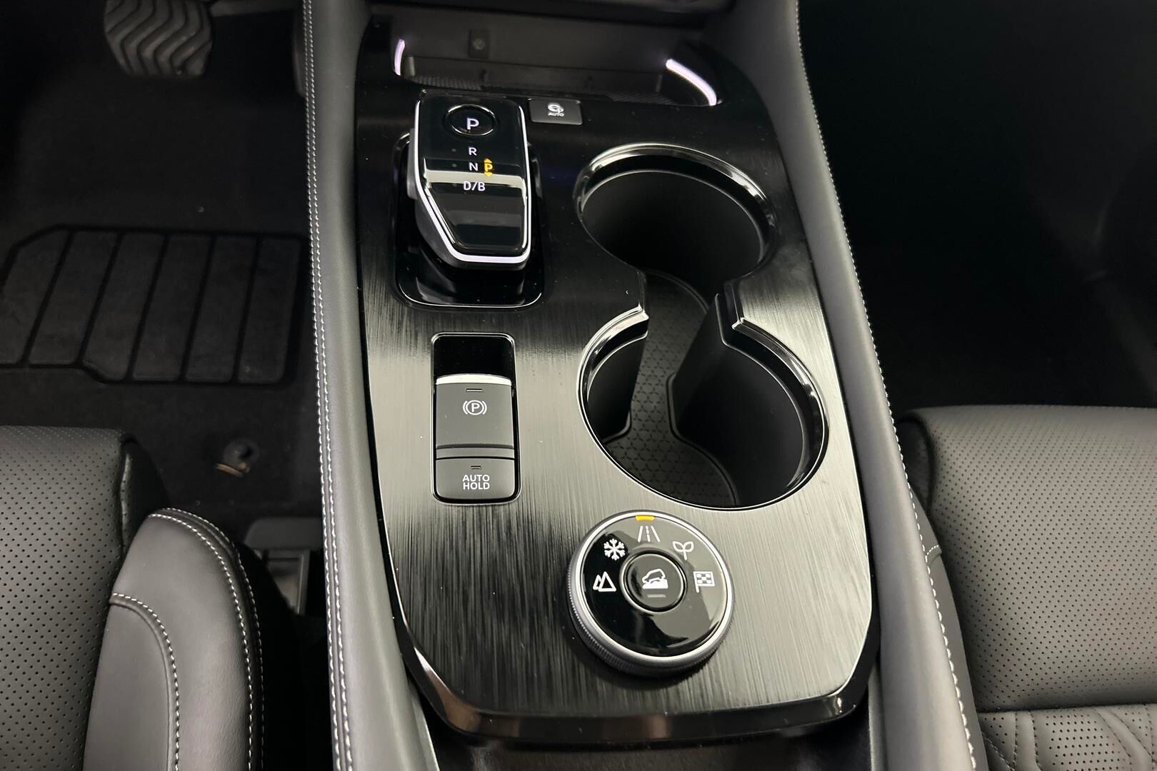 Nissan X-Trail iso kuva 17