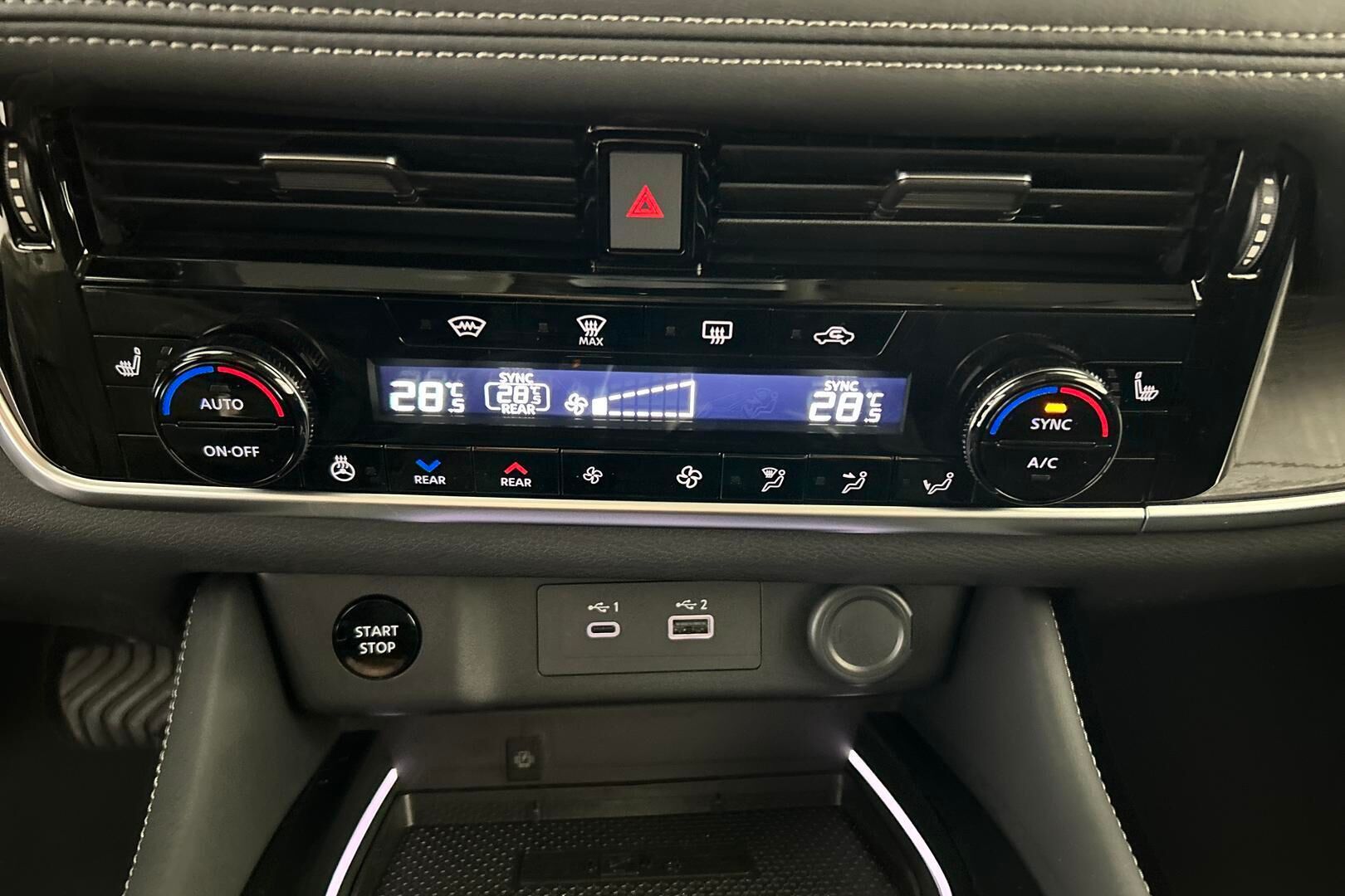 Nissan X-Trail iso kuva 18