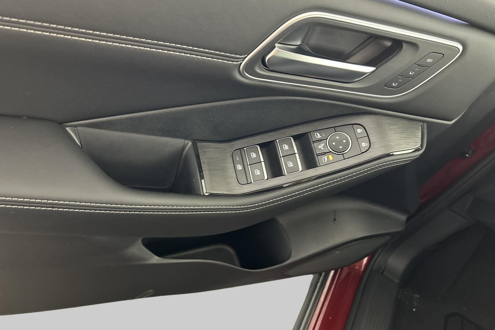 Nissan X-Trail iso kuva 27