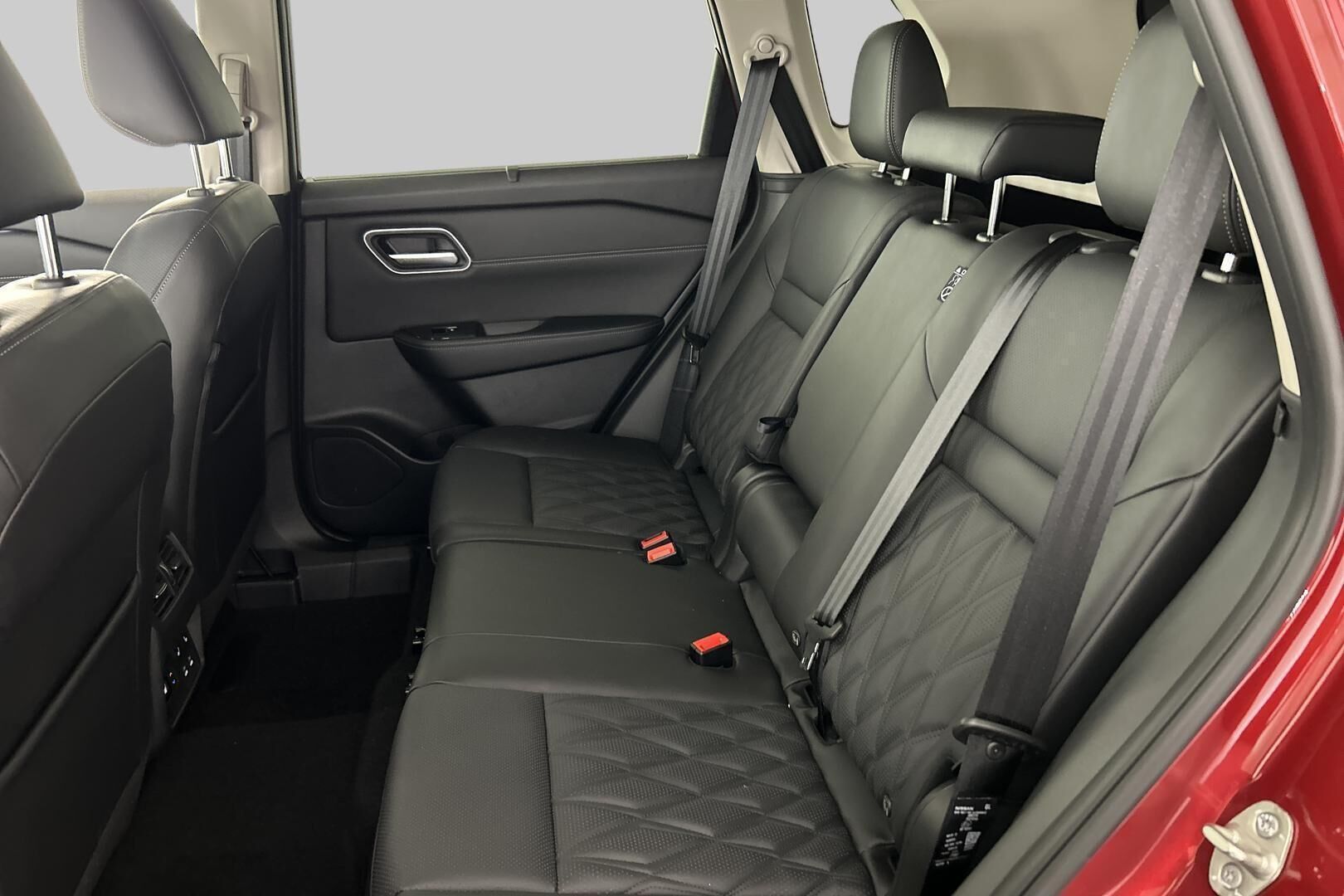 Nissan X-Trail iso kuva 9