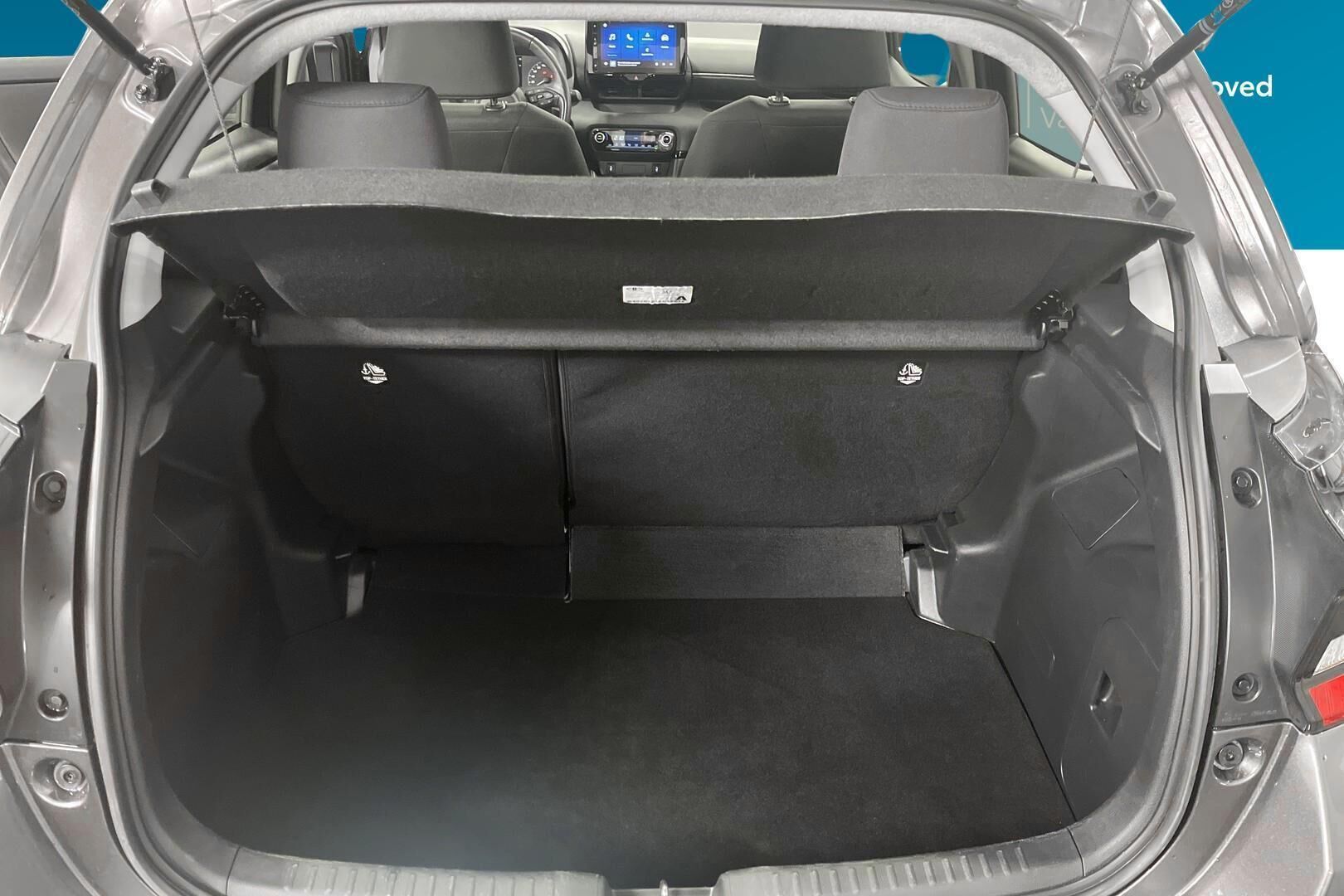 Toyota Yaris iso kuva 11